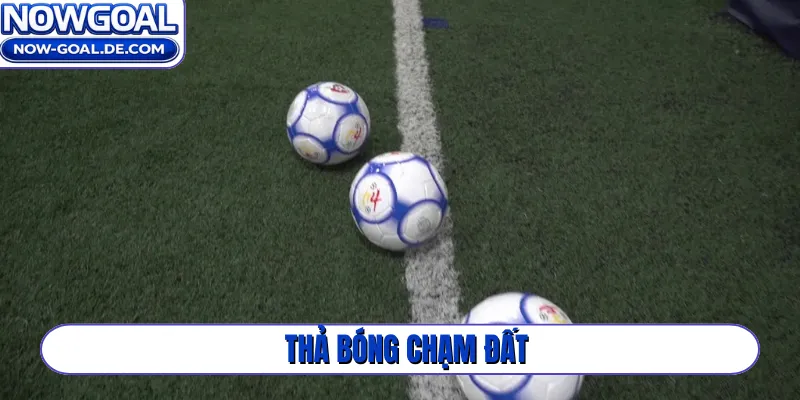 Thả bóng chạm đất