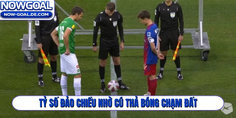 Tỷ số đảo chiều nhờ cú thả bóng chạm đất
